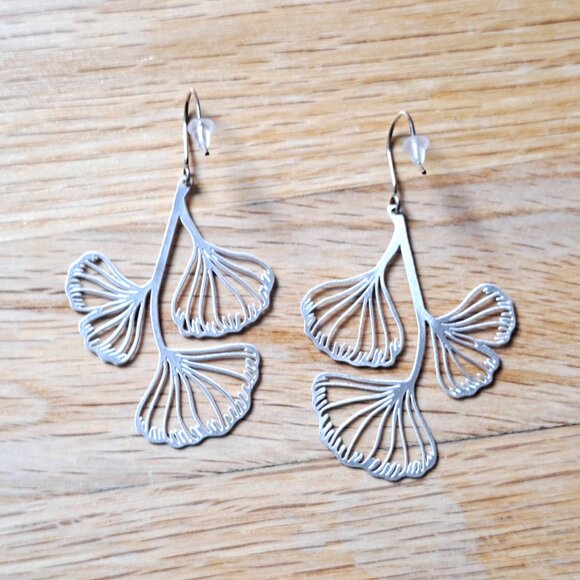 Silver leaf earrings - Picture 2 of 3